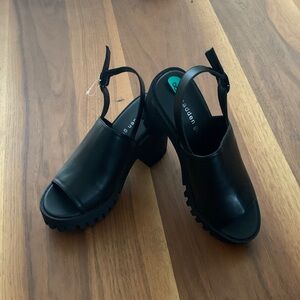 Madden Girl Black Chunky Heel Slingback Sandals
